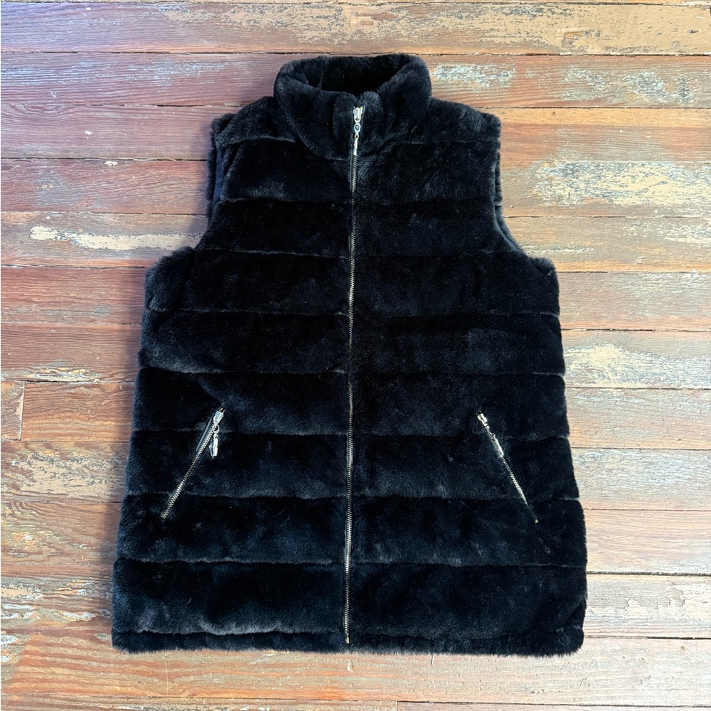 NWOT J McLaughlin Faux Fur Vest With Gold Hardware ~ Size Medium 💛🍄